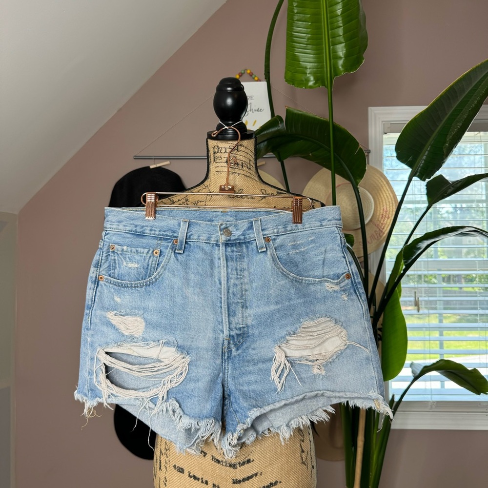 Levi’s cutoff jean shorts
